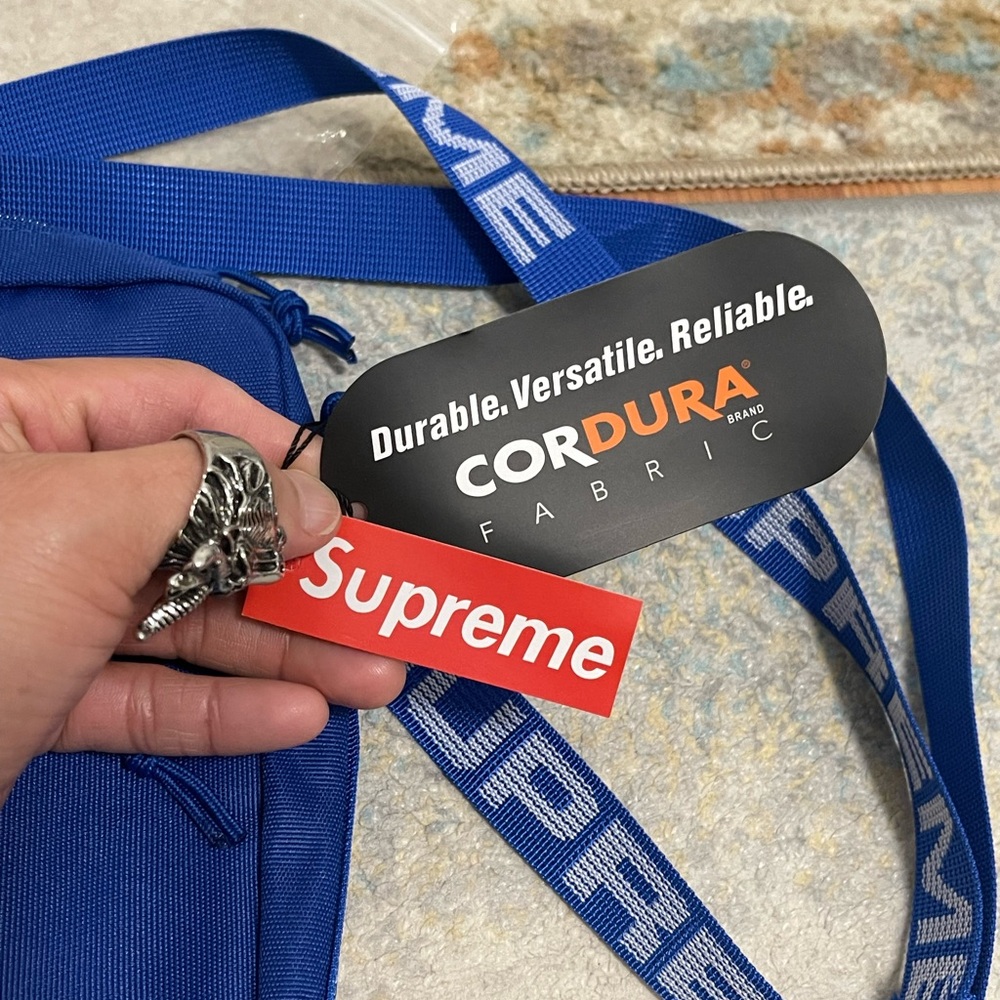 NWT Unisex Supreme Logo Strap Canvas Shoulder Bag In Royal Blue 7” X 8.5” X 1.6” - Picture 4 of 10